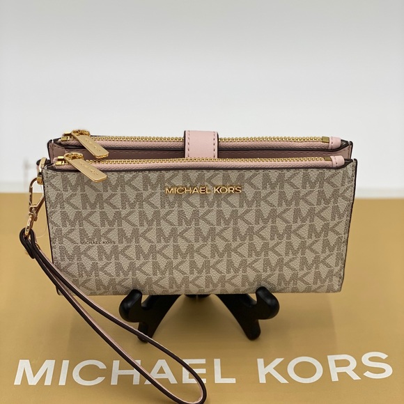 MICHAEL KORS DOUBLE ZIP WRISTLET POWDER BLUSH - Picture 4 of 16